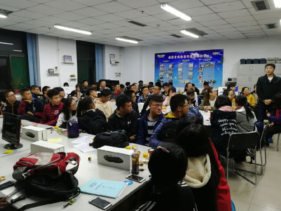 物联网创新实验室2017第一次新生见面会0 - 副本.png